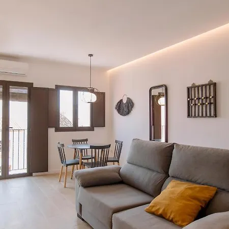 Vilasuites Trinitat Apartment *